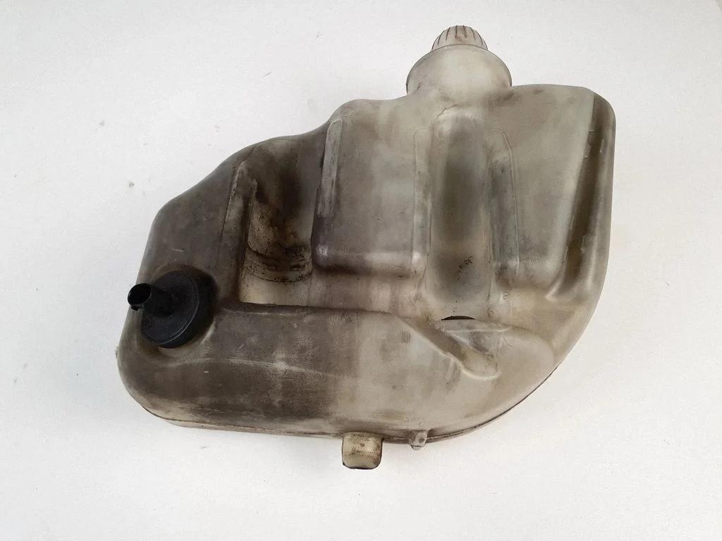 Windshield washer fluid reservoir/tank – Mercedes-Benz Vito Viano W639 (2003-2014)