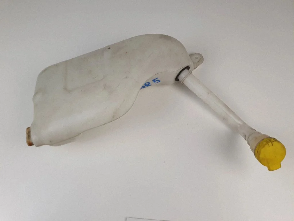 Windshield washer fluid reservoir/tank – Renault Scenic III - Grand scenic III (2009-2016)