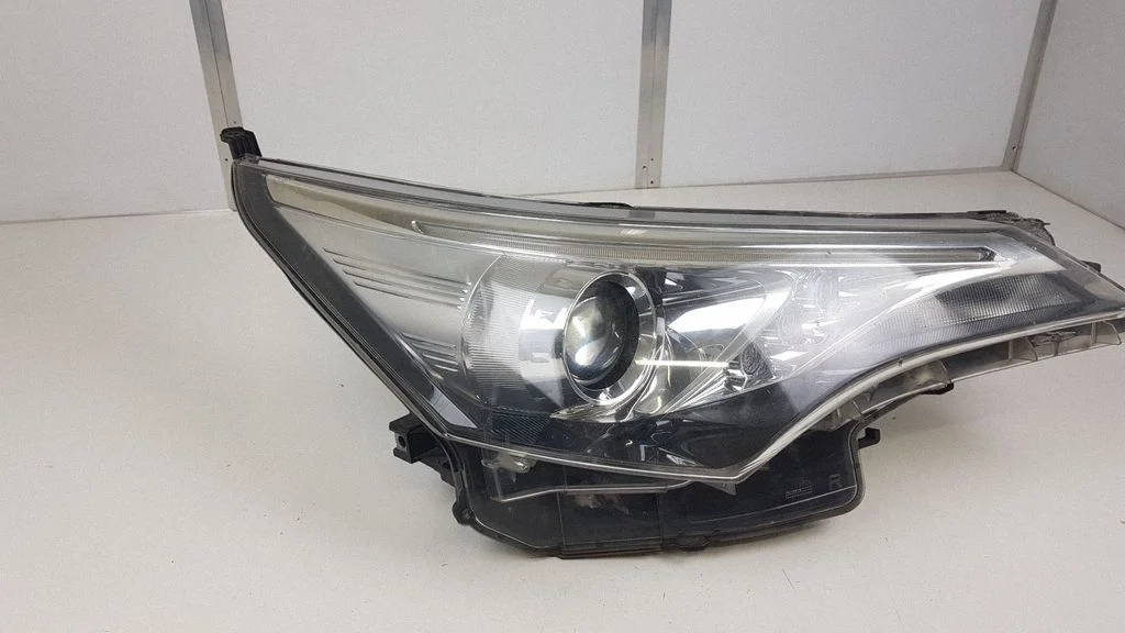 Headlight/headlamp – front right