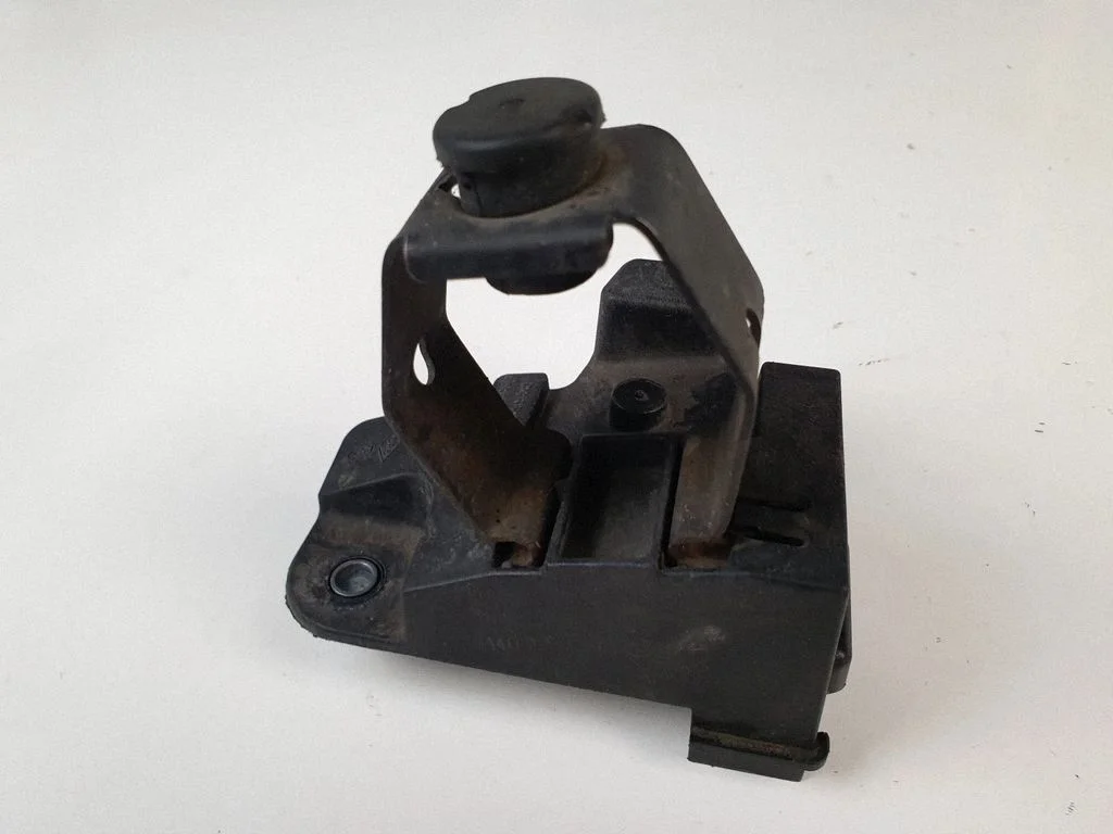 Headlight/headlamp mounting bracket 625580028R