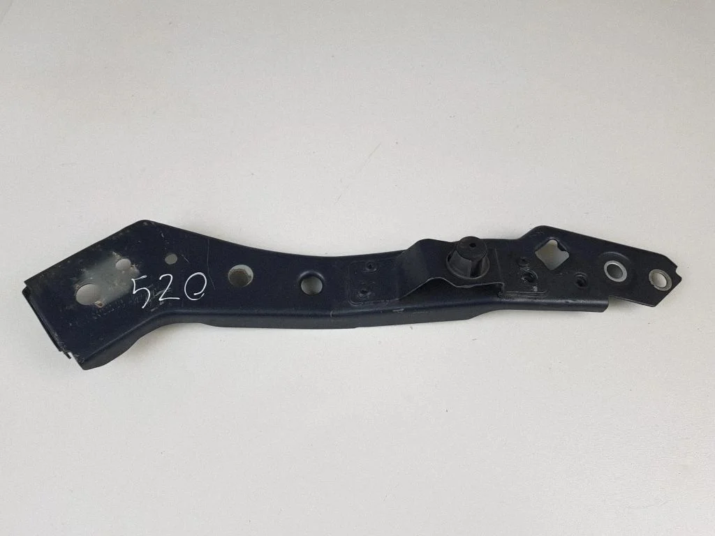 Headlight/headlamp mounting bracket 6251206E