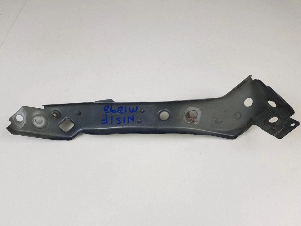 Headlight/headlamp mounting bracket 6251306E