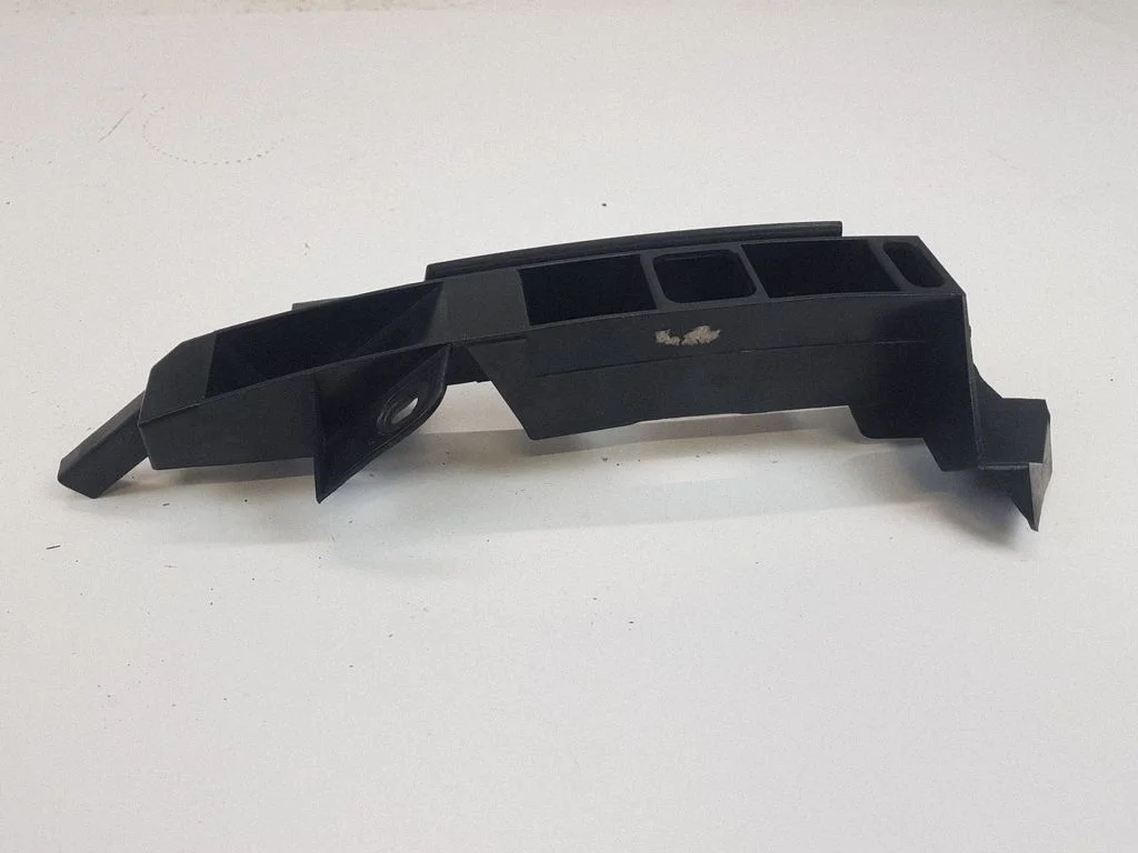 Esitule kinnitusklamber 3D0807183C