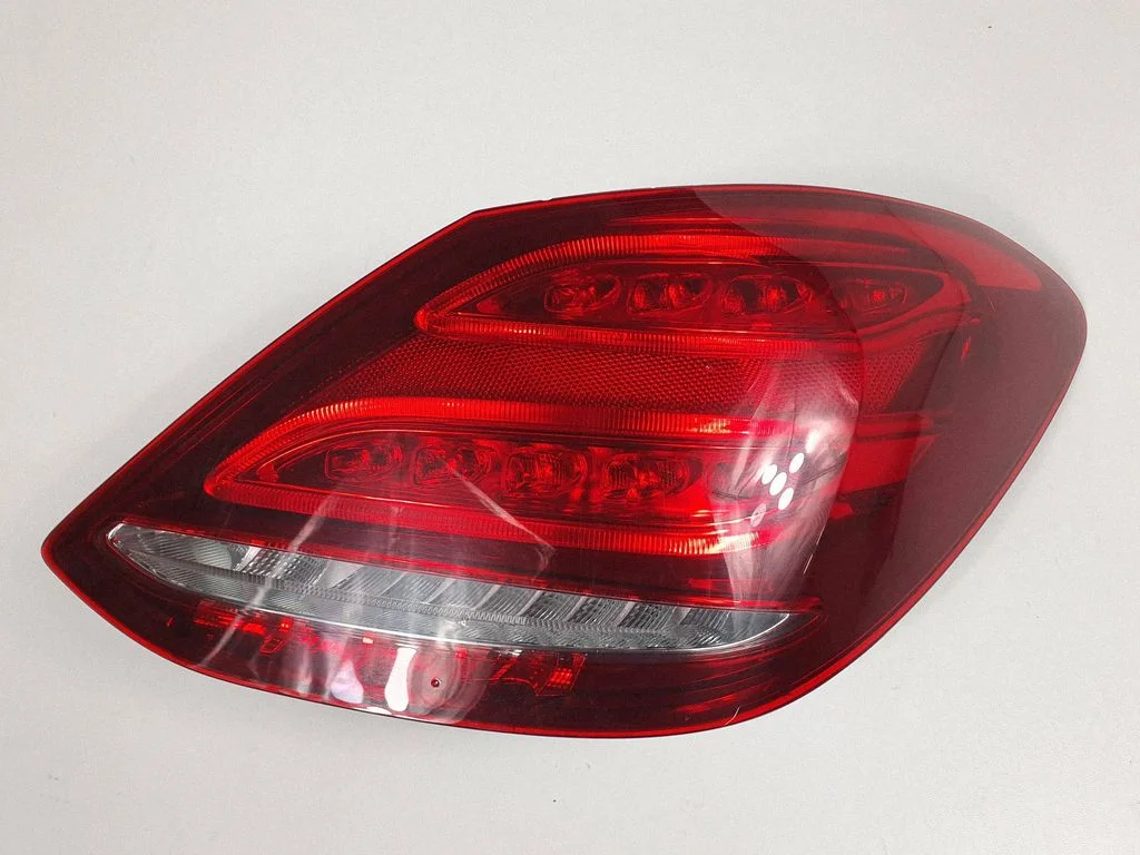 Rear/tail lights – right