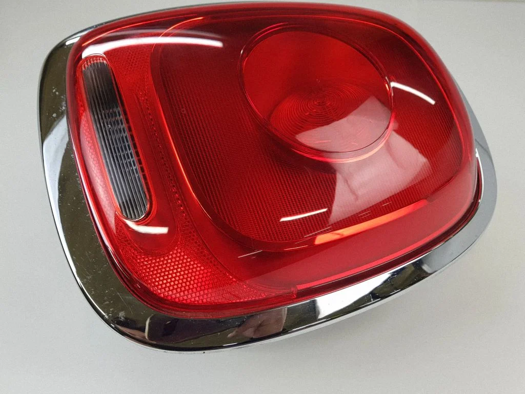 Lampa tylna w błotniku 7297510