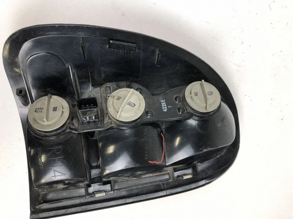 Lampa tylna w błotniku – Chrysler Grand Voyager III (1995-2000)