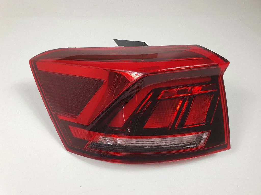 Lampa tylna w błotniku 2GA945095D