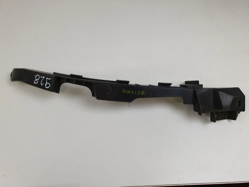 Headlight/headlamp mounting bracket 13250571