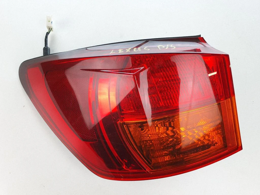 Lampa tylna w błotniku – lewy tył