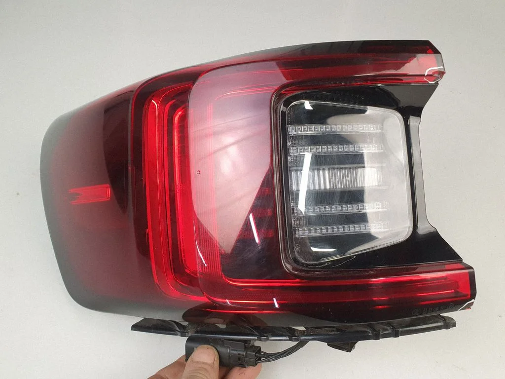 Rear/tail lights – left