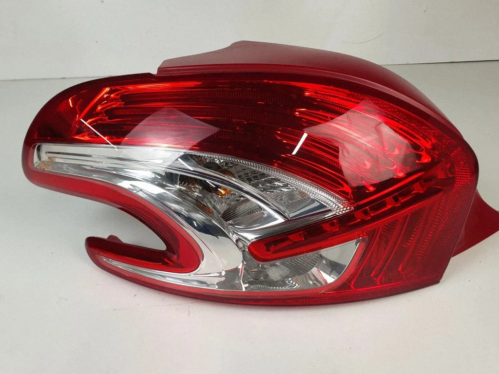Lampa tylna w błotniku 9672628280