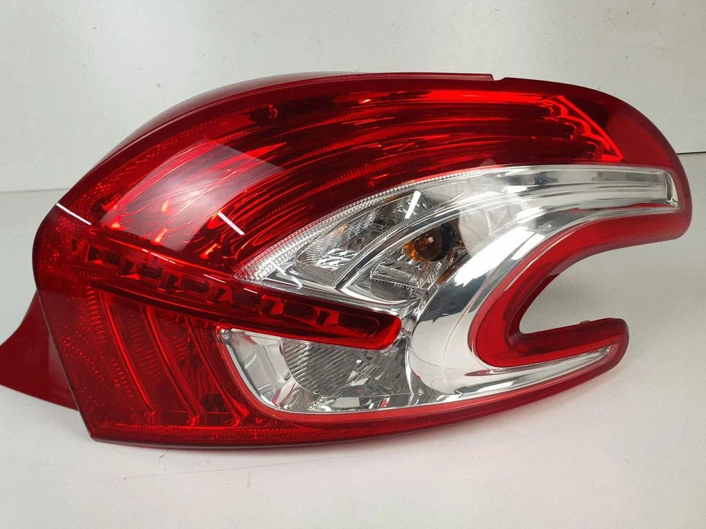 Lampa tylna w błotniku 9672628380