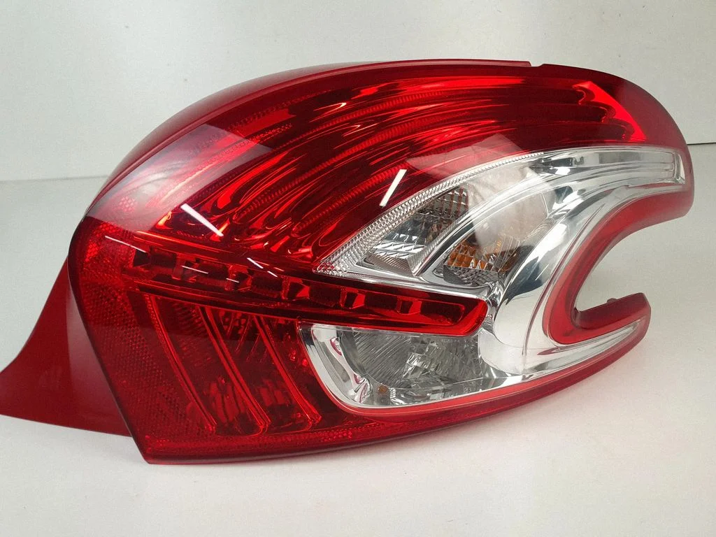 Lampa tylna w błotniku 9672628380