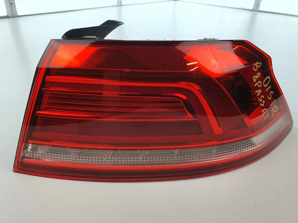 Rear/tail lights 3G5945312