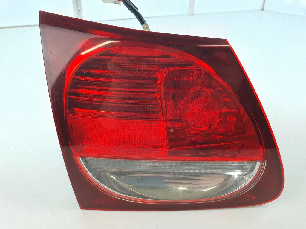 Tailgate rear/tail lights – rear left
