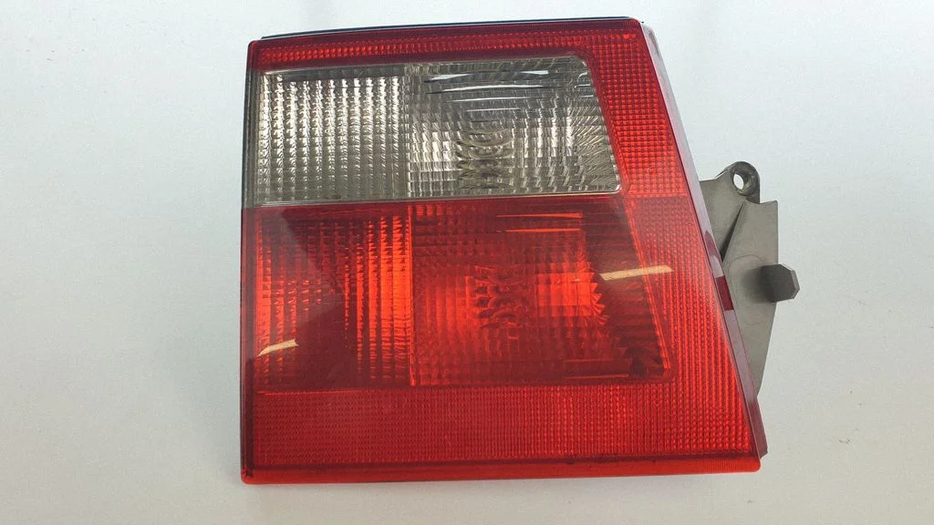 Aizmugurējais lukturis bagāžnieka vākā 5142294 – Saab 9-5 (2006-2010)