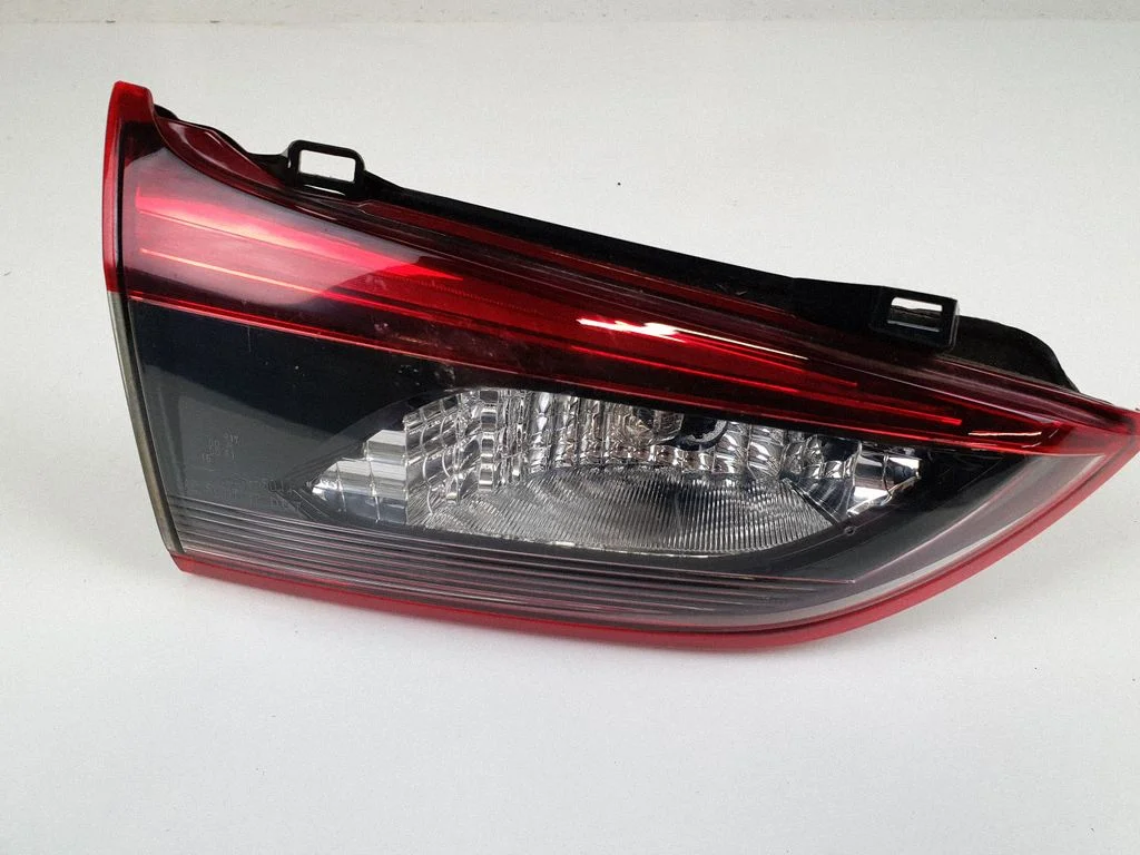 Tailgate rear/tail lights – left