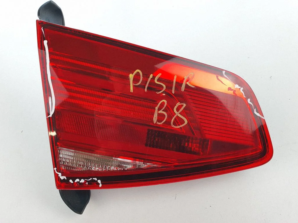 Tailgate rear/tail lights – rear left