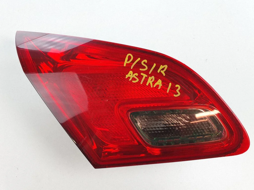 Tailgate rear/tail lights – rear left