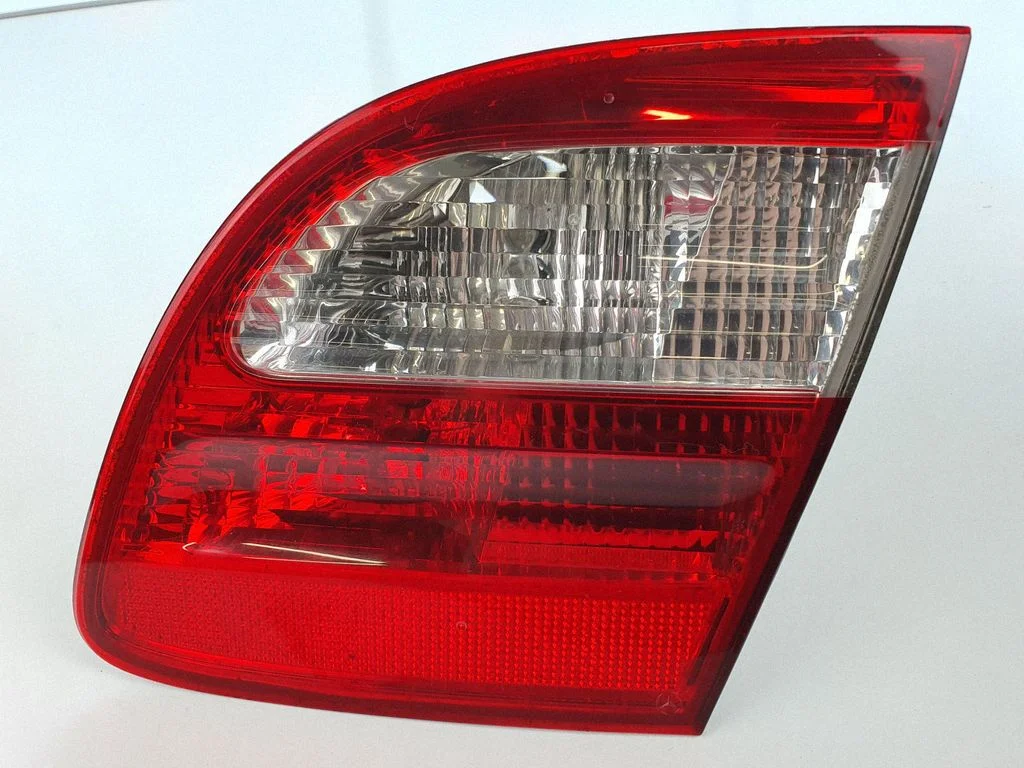 Lampa tylna w klapie A2118201464