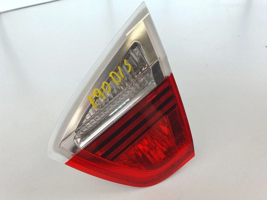 Tailgate rear/tail lights 6937460