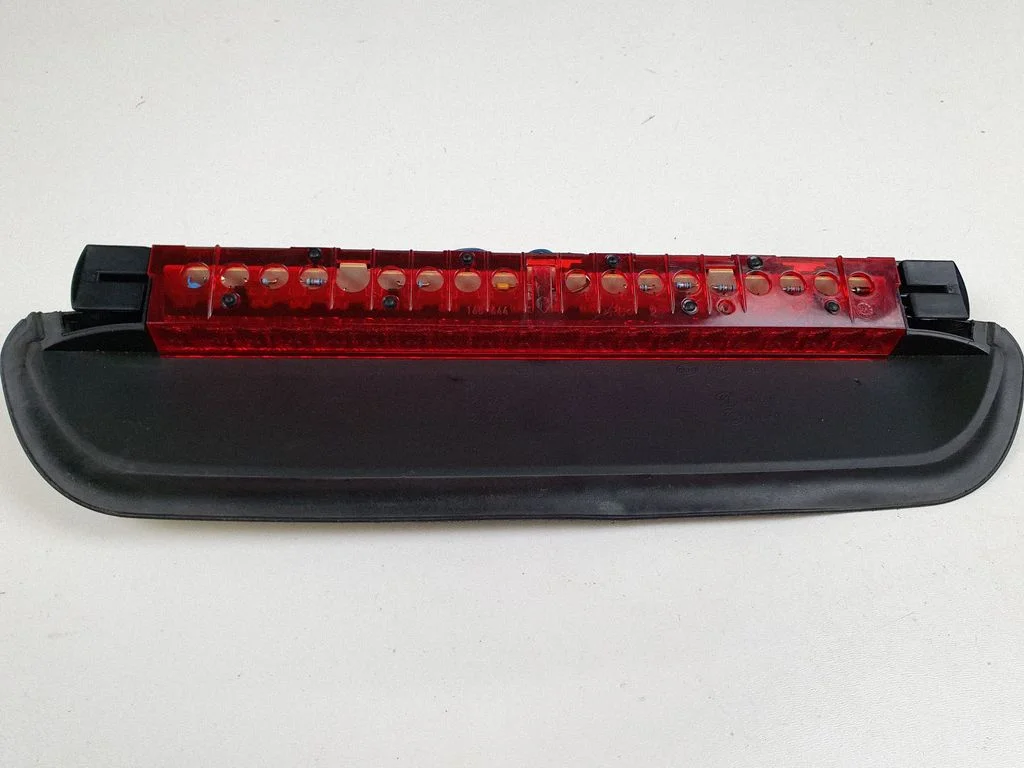 Papildu stopgaismas lukturis – BMW 3. sērija E90 E91 (2005-2012)