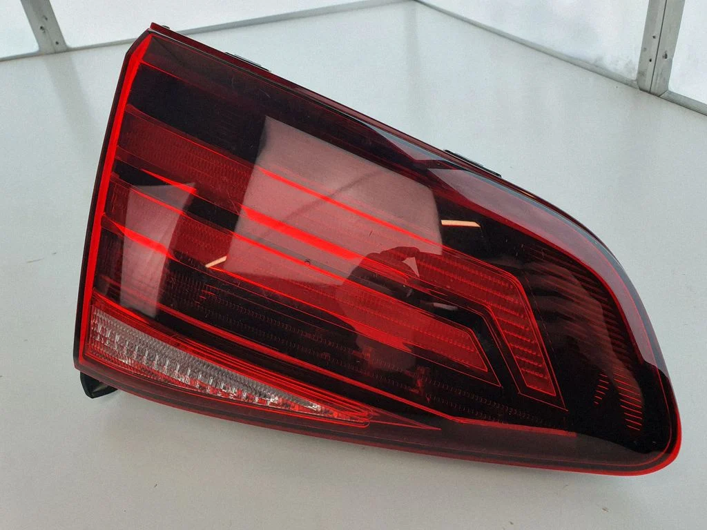 Tailgate rear/tail lights 5G0945093AH
