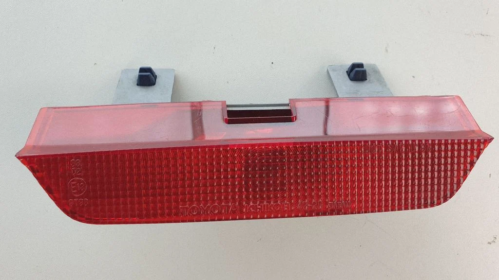 Third/center stoplight – Toyota RAV 4 (XA20) (2000-2005)