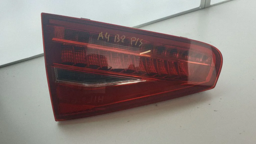Tailgate rear/tail lights 8K5945093AC