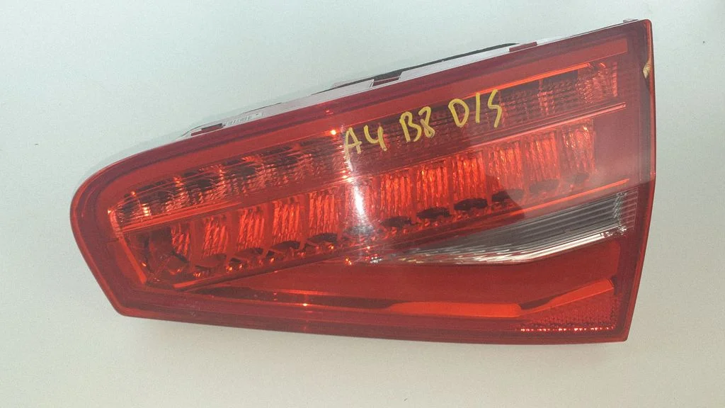 Tailgate rear/tail lights 8K5945094AC