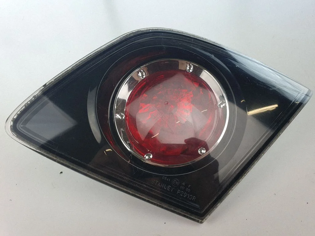 Tailgate rear/tail lights P2913R