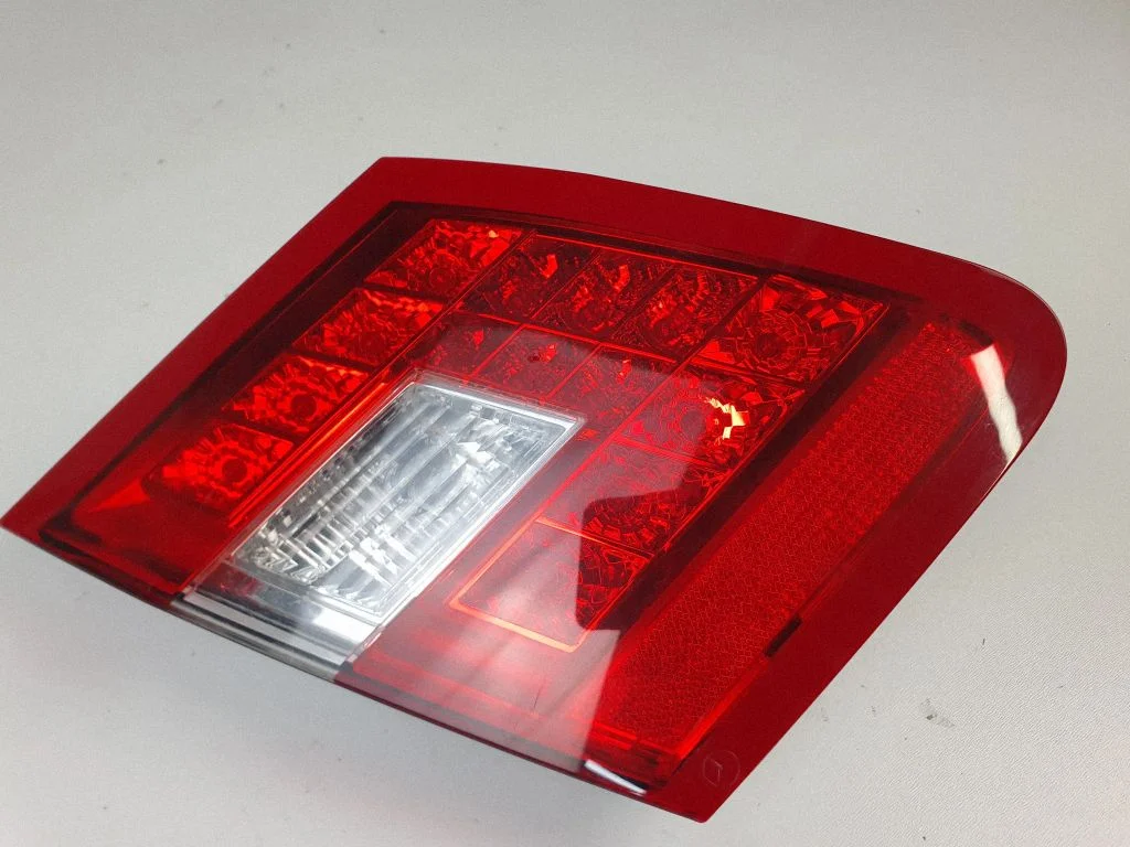 Lampa tylna w klapie A2129060358