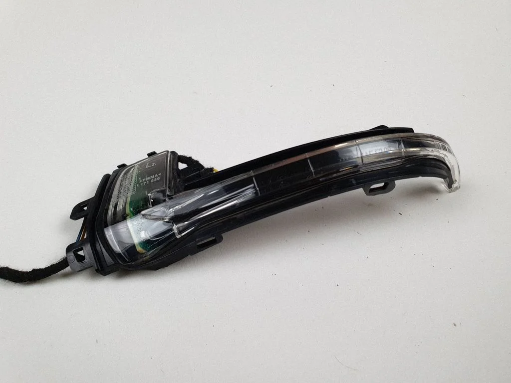 Suunatuli peeglis – Audi A4 Allroad B8 (2008-2016)