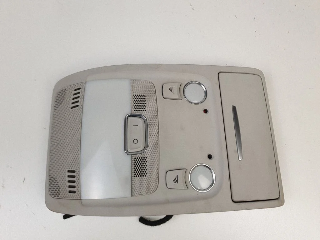 Esiistmete valgustustuli – Audi A5 Sportback 8TA (2009-2016)