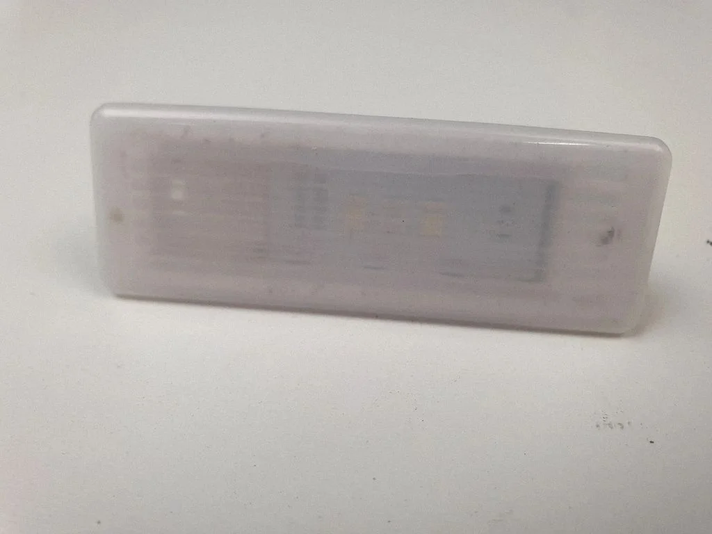 Lampka przednich siedzeń 9263453