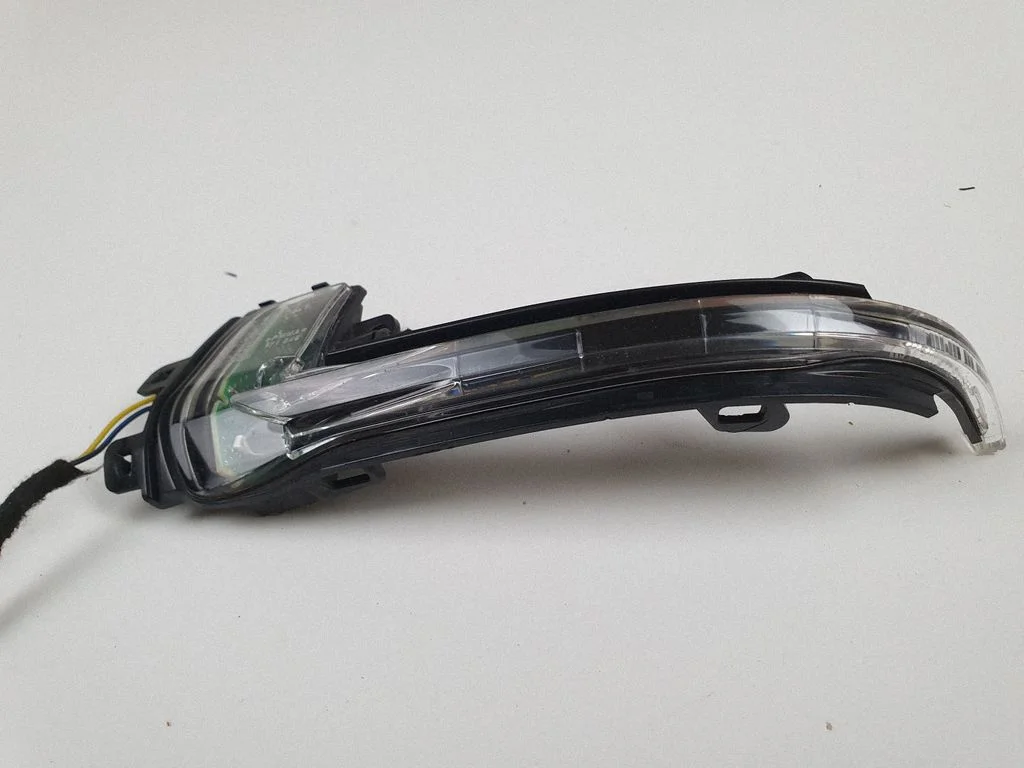 Suunatuli peeglis 8K0949101C – Audi A4 Allroad B8 (2008-2016)