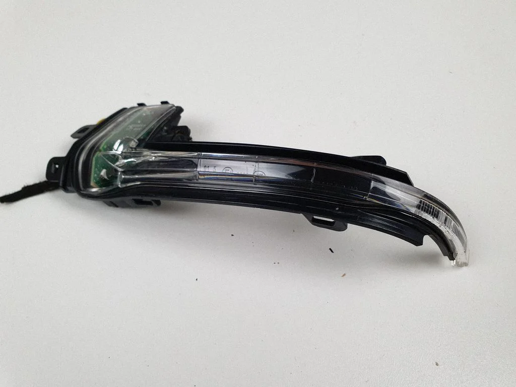 Suunatuli peeglis 8K0949101C – Audi A4 Allroad B8 (2008-2016)