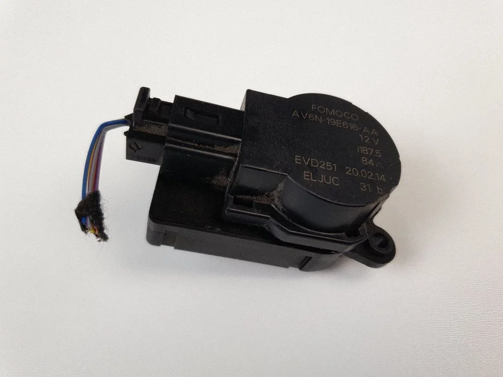 Air flap motor/actuator AV6N19E616AA