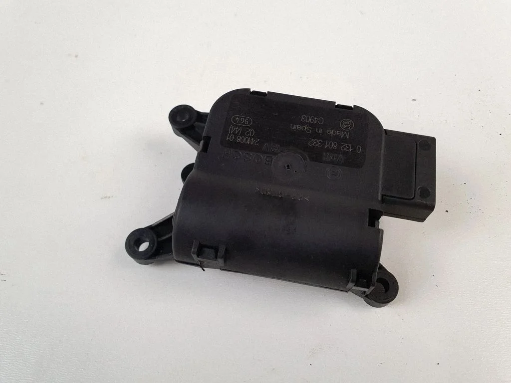 Gaisa aizvara motoriņš/aktuators 0132801332 – Mercedes-Benz Vito Viano W639 (2003-2014)