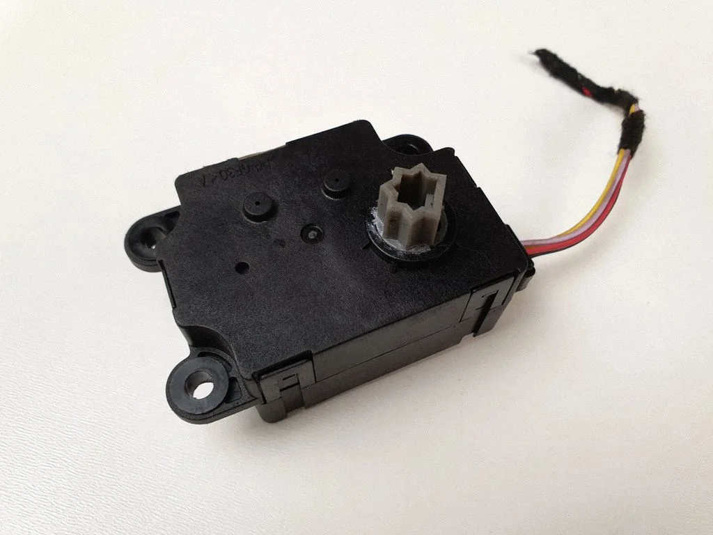 Gaisa aizvara motoriņš/aktuators