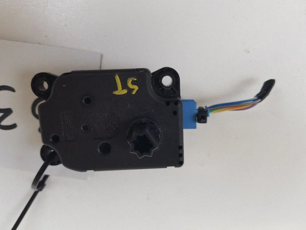 Gaisa aizvara motoriņš/aktuators AV6N19E616AA