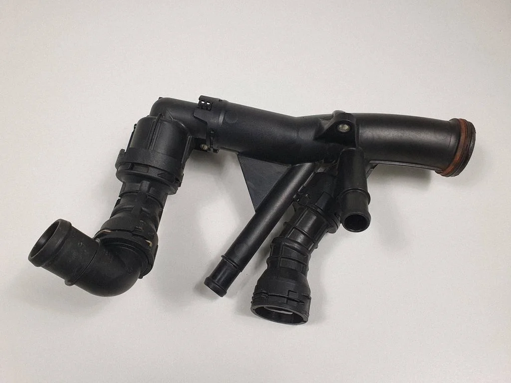 Engine coolant pipe/hose 04L121026F
