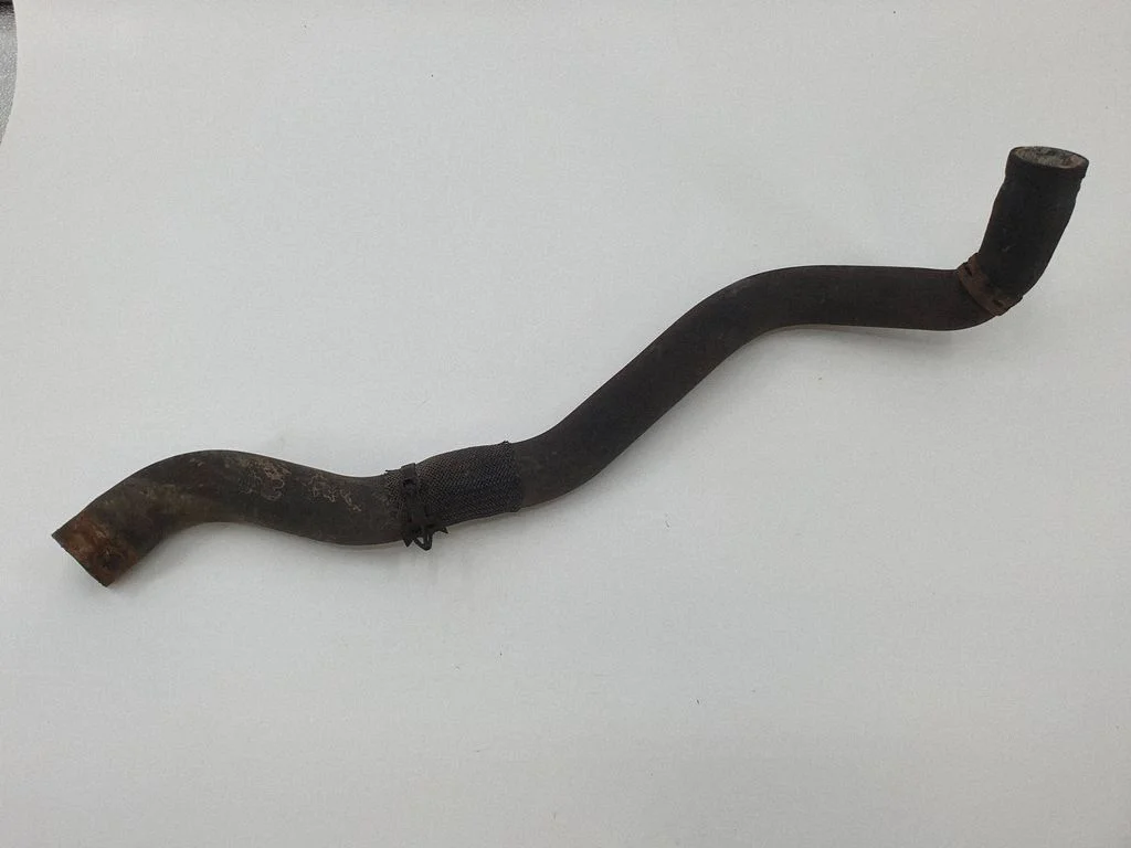 Engine coolant pipe/hose