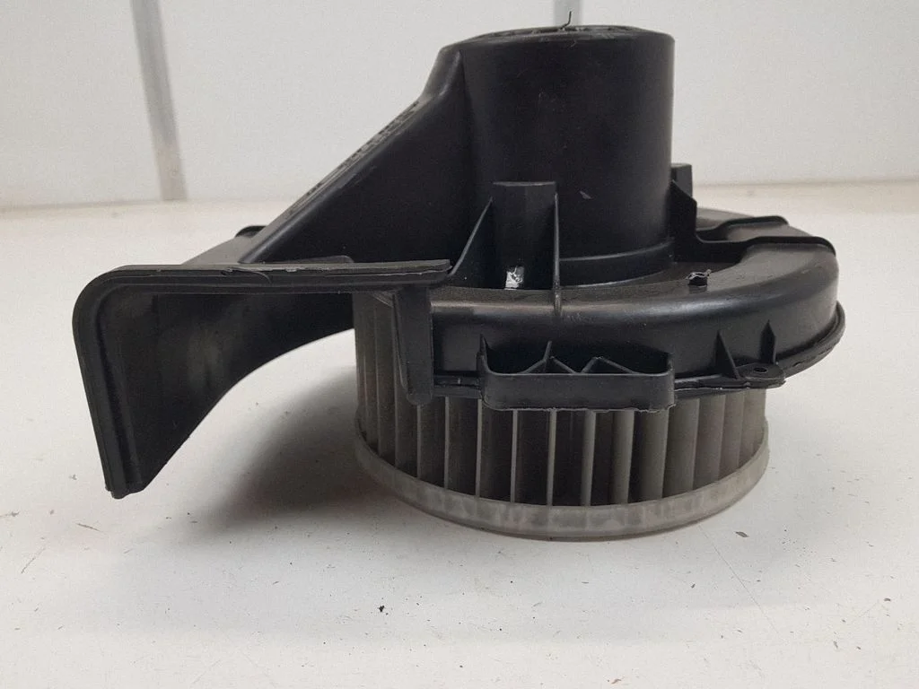 Krāsniņas ventilators/pūtējs 6R2819015