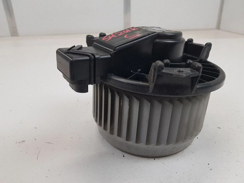 Salongipuhur AV2727000301 – Suzuki Swift II (2010-2016)