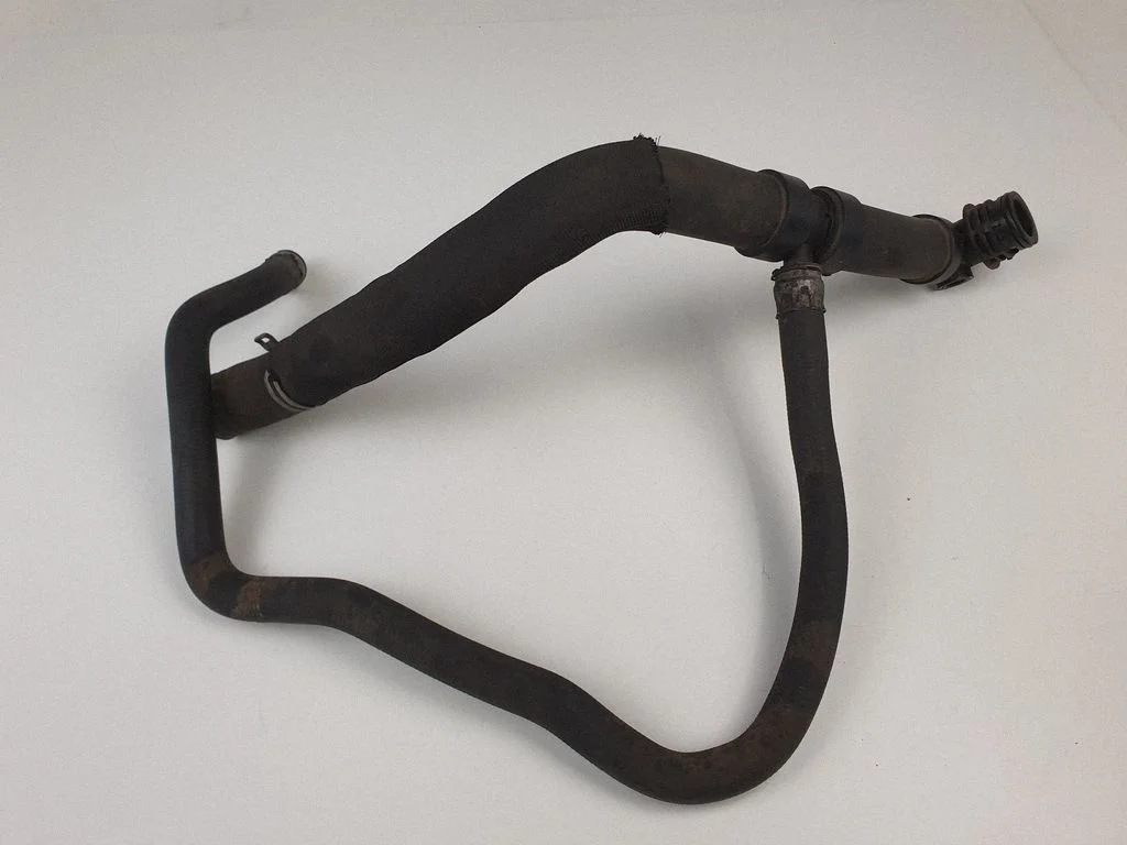 Engine coolant pipe/hose
