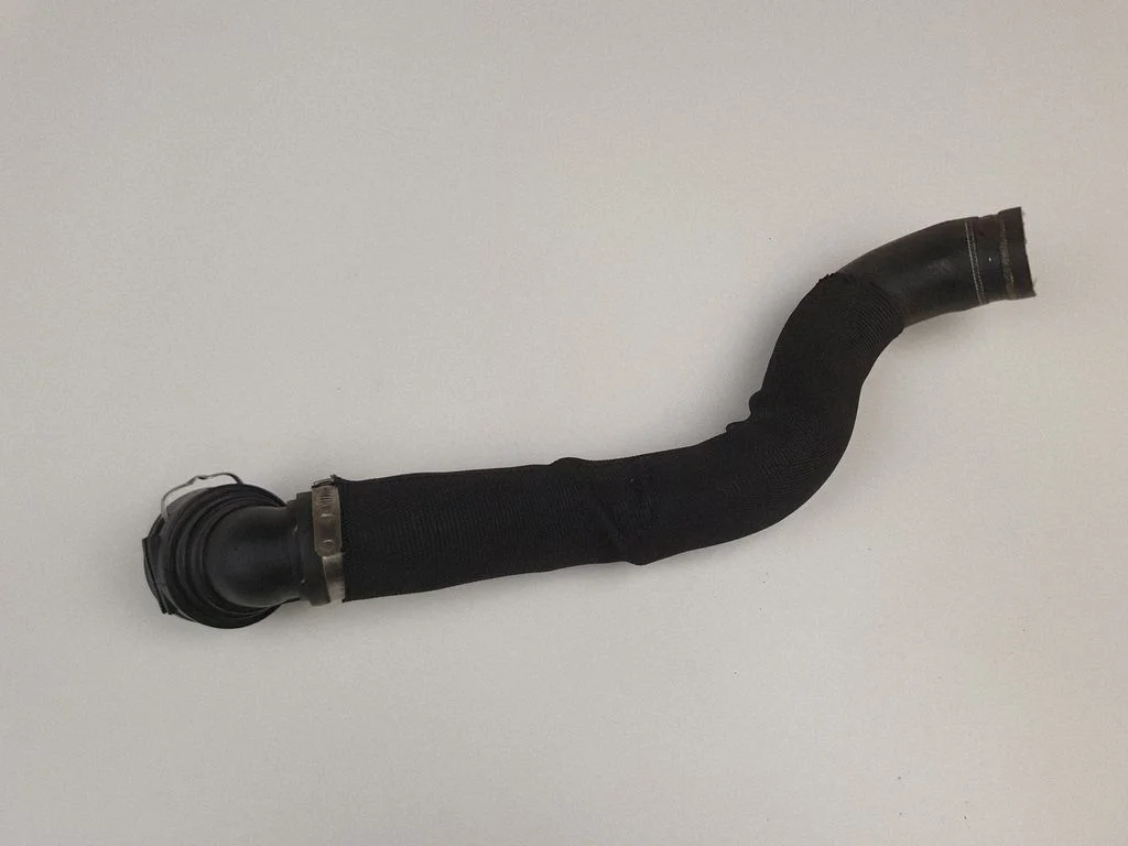 Engine coolant pipe/hose