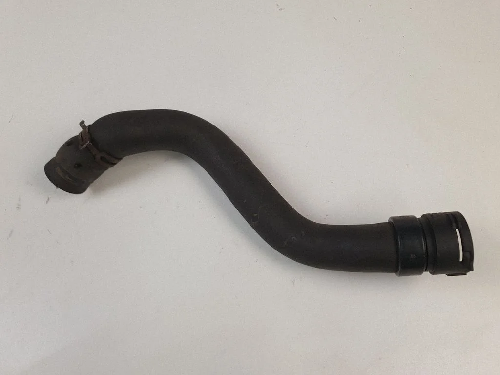 Engine coolant pipe/hose