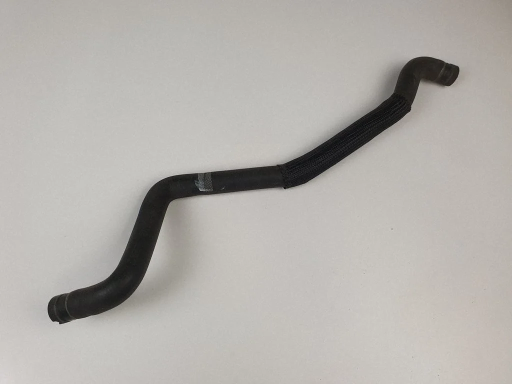 Engine coolant pipe/hose