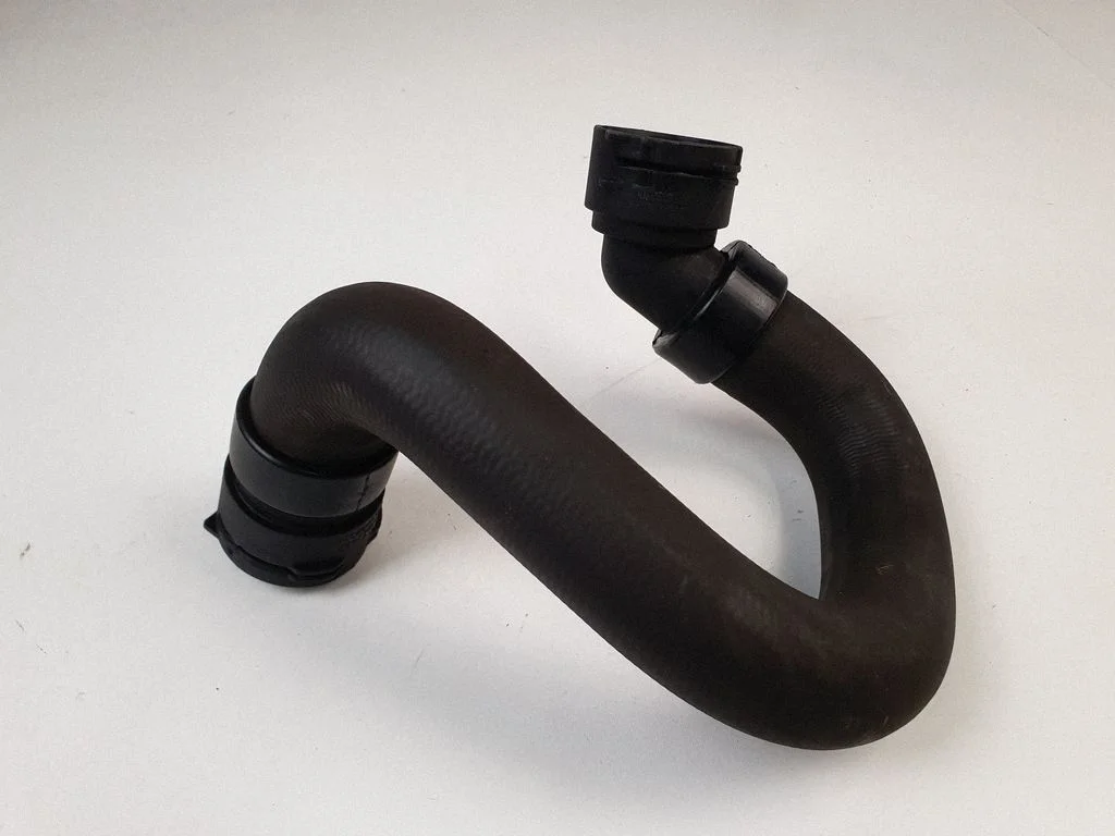 Engine coolant pipe/hose